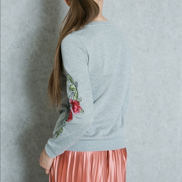 Vero Moda Floral Sleeve Detail Sweatshirt Tattoo Sleeve - Picture 4 of 13